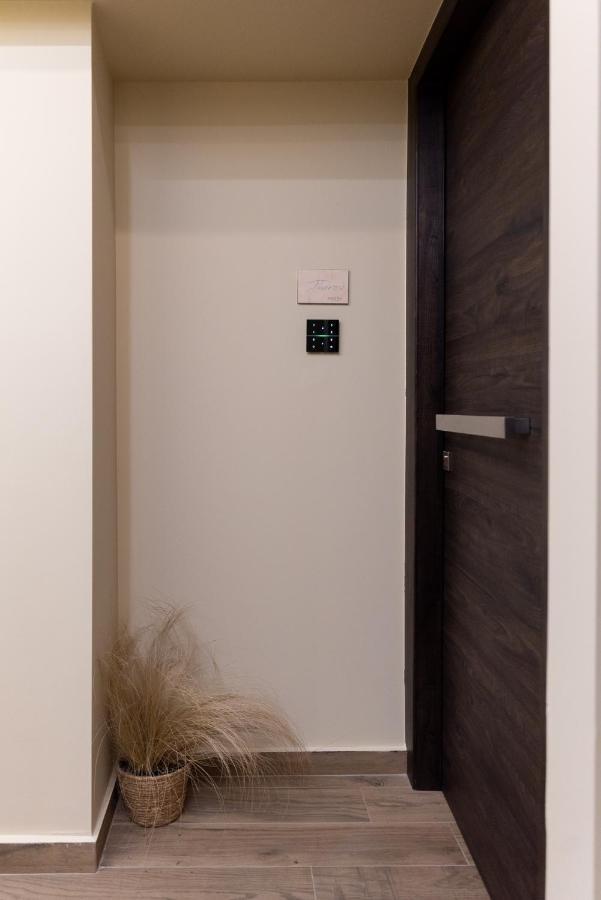 Theros By Agora Luxury Apartments In The Heart Of Heraklion Esterno foto